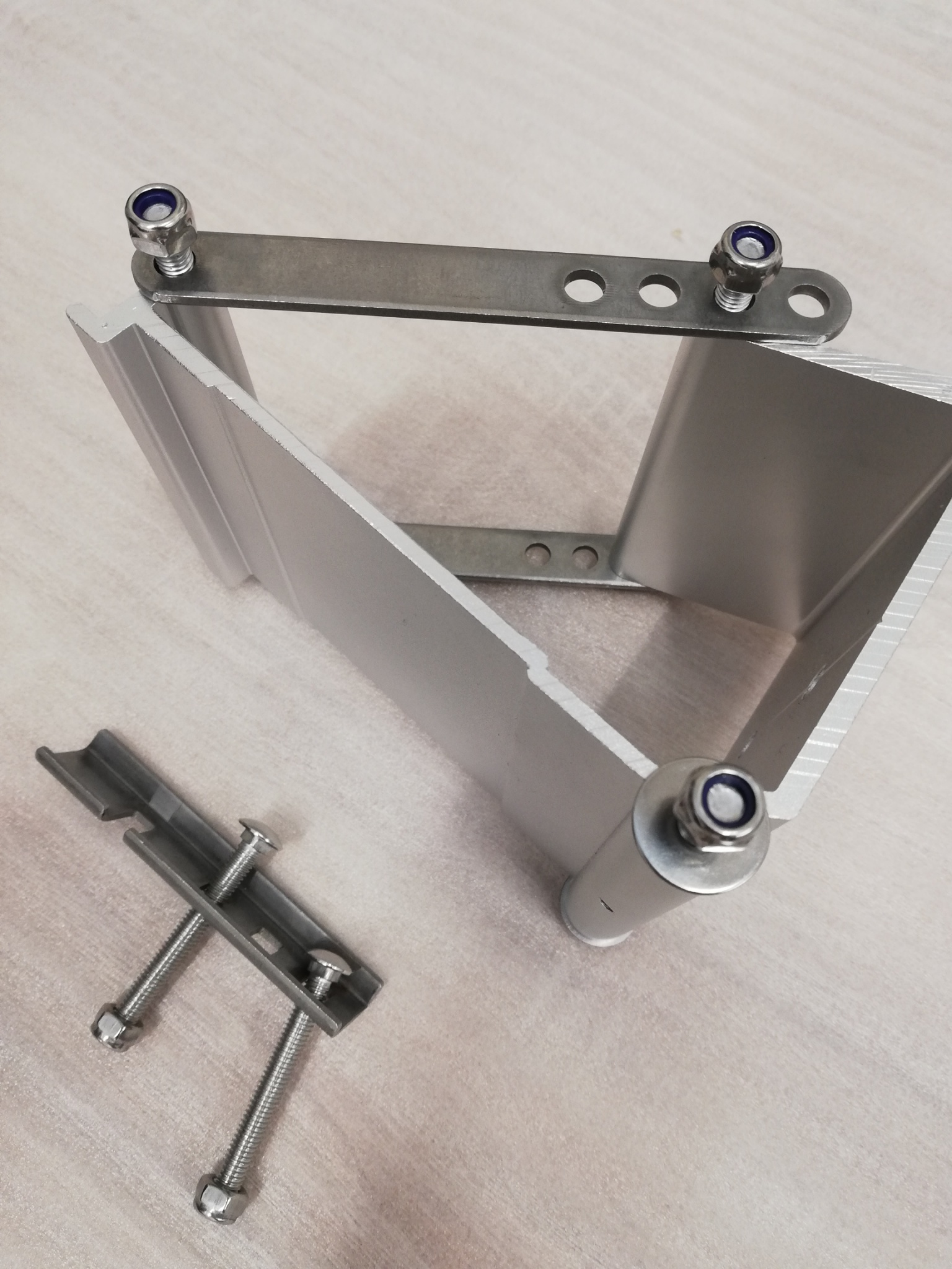 MobileComfort M200BD Маркиза настенная механическая, корпус чёрный, полотно тёмно-серое