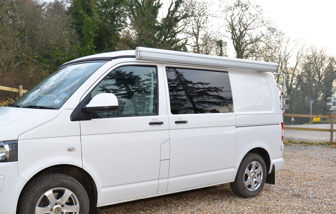 MobileComfort M400BD Маркиза настенная механическая, корпус чёрный, полотно тёмно-серое