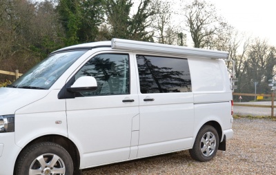 MobileComfort ME300WG Маркиза настенная электрическая, корпус белый, полотно светло-серое